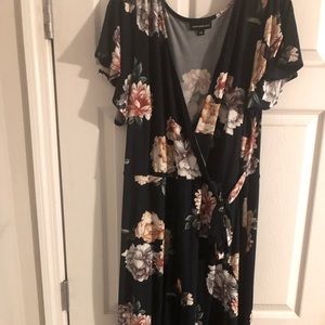 🌸Beautiful, Like new Fortune+Ivy Dress in navy blue floral print - 2X